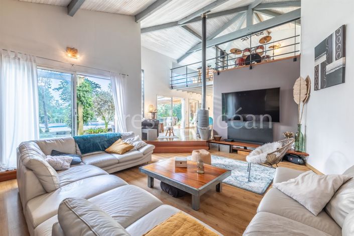 Image No.6-5 Bed House for sale