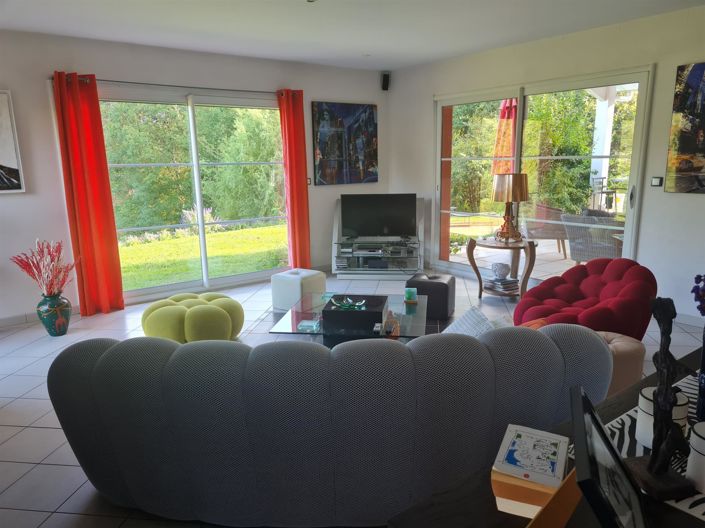 Image No.10-5 Bed House for sale