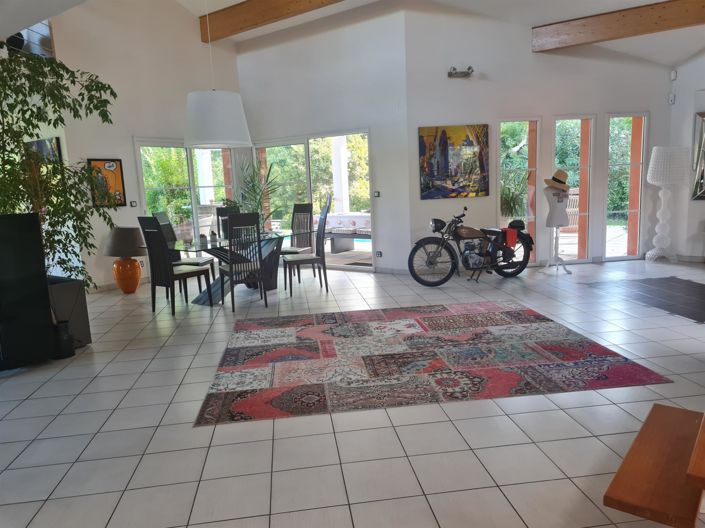 Image No.7-5 Bed House for sale