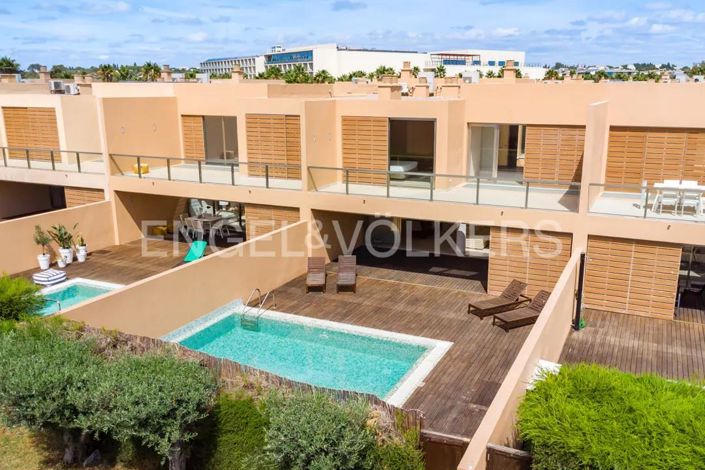 Image No.1-4 Bed House for sale