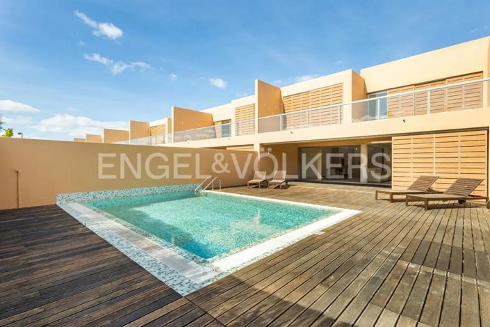 Image No.2-4 Bed House for sale