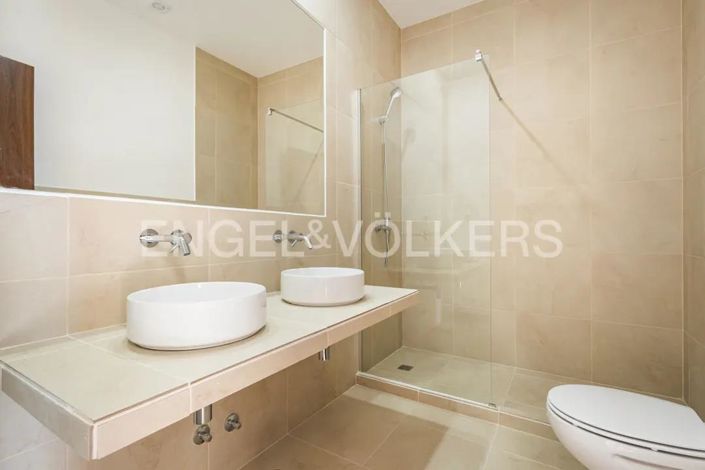 Image No.21-4 Bed House for sale