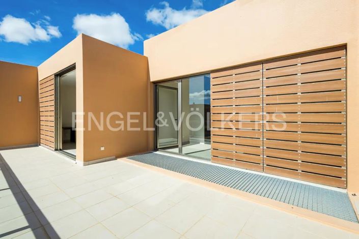 Image No.26-4 Bed House for sale