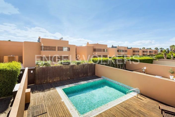 Image No.27-4 Bed House for sale