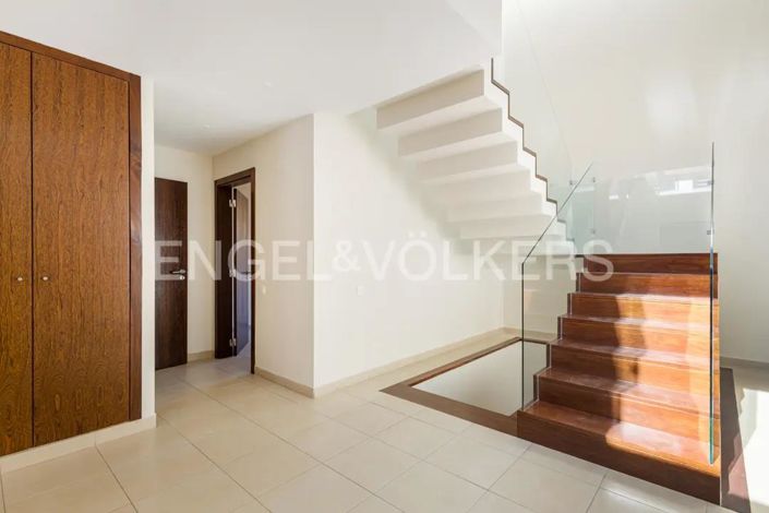 Image No.5-4 Bed House for sale