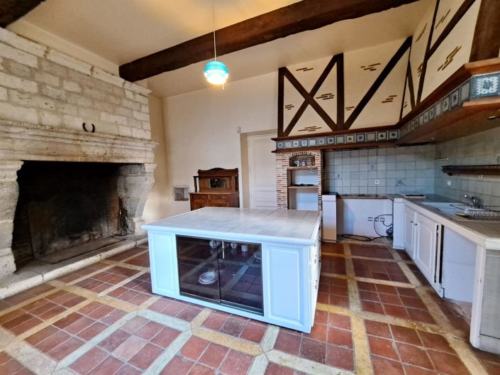 Image No.10-6 Bed Property for sale