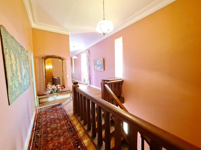 Image No.11-6 Bed Property for sale