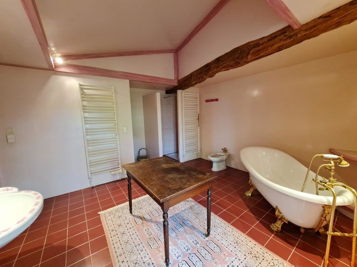 Image No.12-6 Bed Property for sale