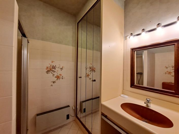 Image No.14-6 Bed Property for sale