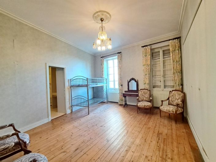 Image No.15-6 Bed Property for sale