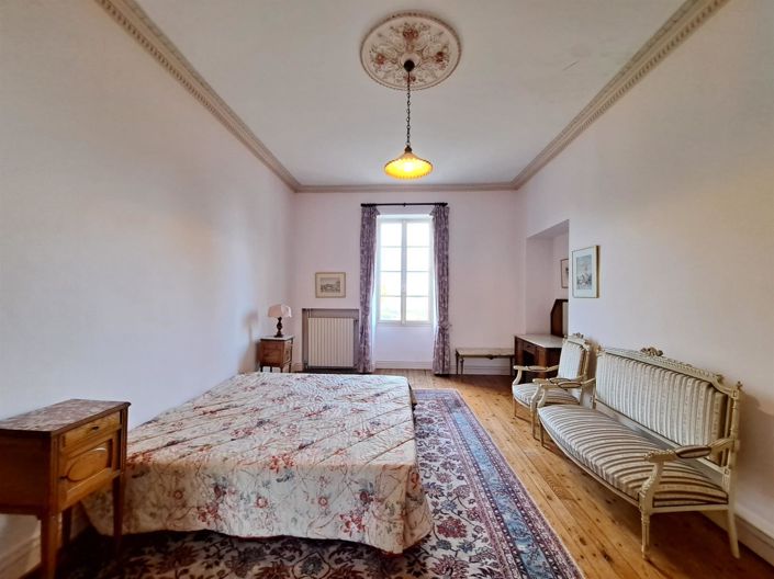 Image No.16-6 Bed Property for sale