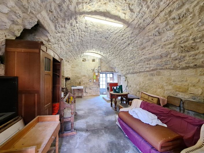 Image No.22-6 Bed Property for sale