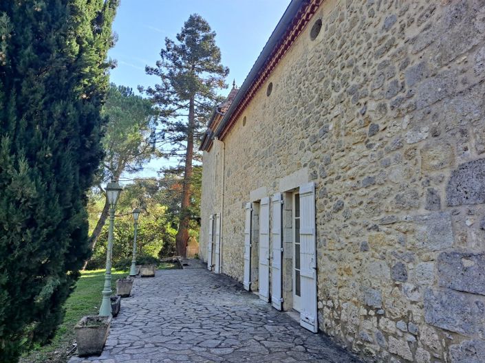 Image No.26-6 Bed Property for sale