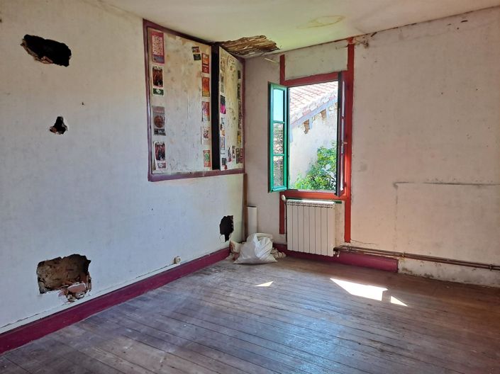 Image No.21-3 Bed House for sale