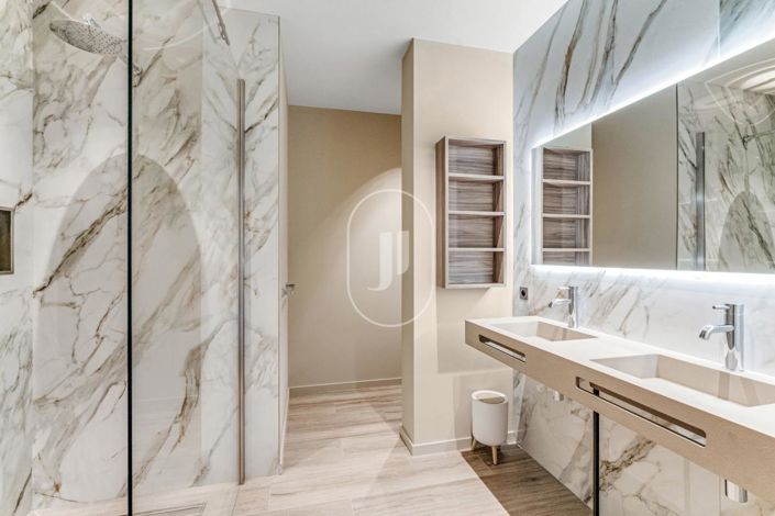 Image No.10-5 Bed House for sale