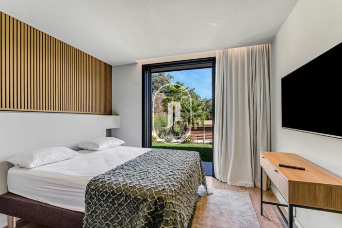 Image No.11-5 Bed House for sale