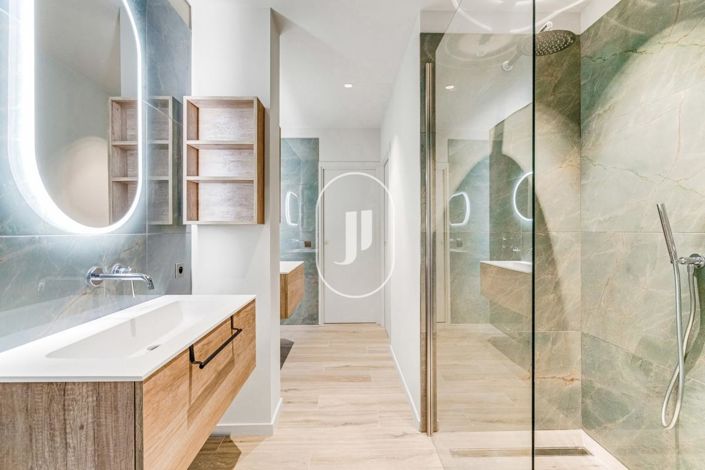 Image No.12-5 Bed House for sale