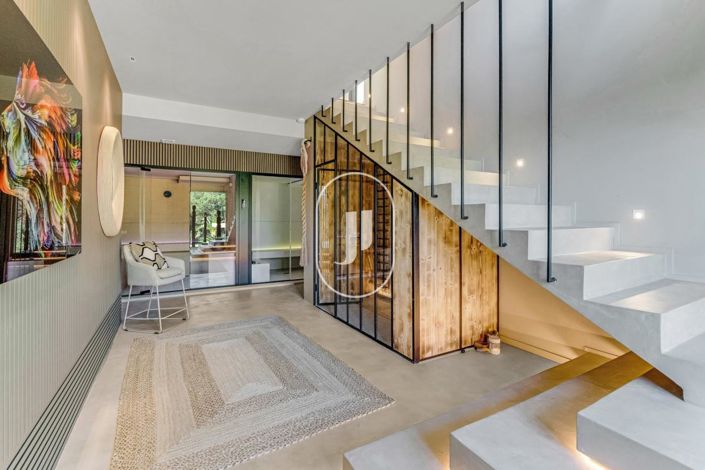 Image No.15-5 Bed House for sale