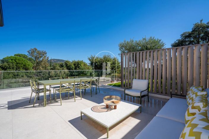 Image No.3-5 Bed House for sale