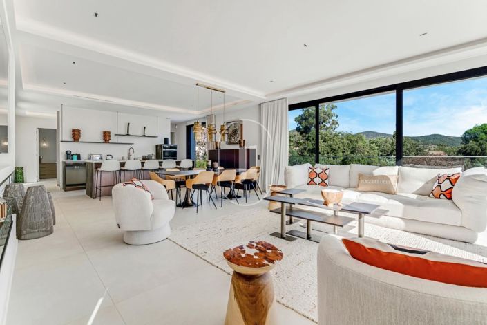 Image No.5-5 Bed House for sale