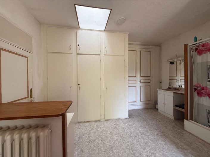 Image No.18-8 Bed House for sale