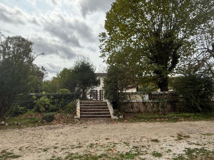 Image No.7-8 Bed House for sale