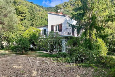 5 Bed House for sale