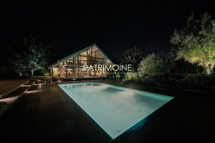 Image No.1-4 Bed Property for sale