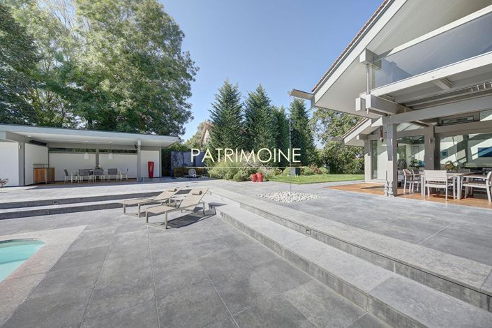 Image No.17-4 Bed Property for sale