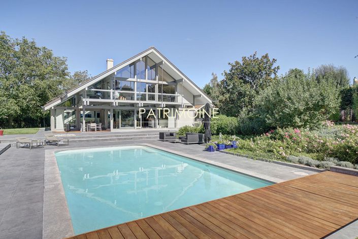 Image No.4-4 Bed Property for sale