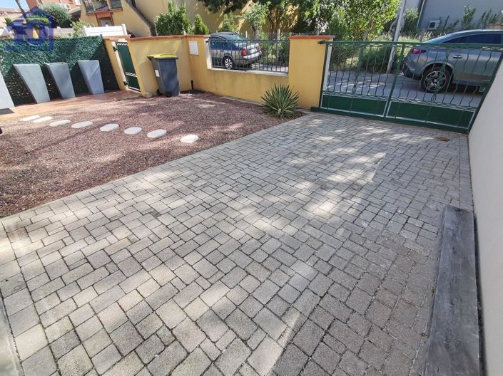 Image No.1-3 Bed House for sale