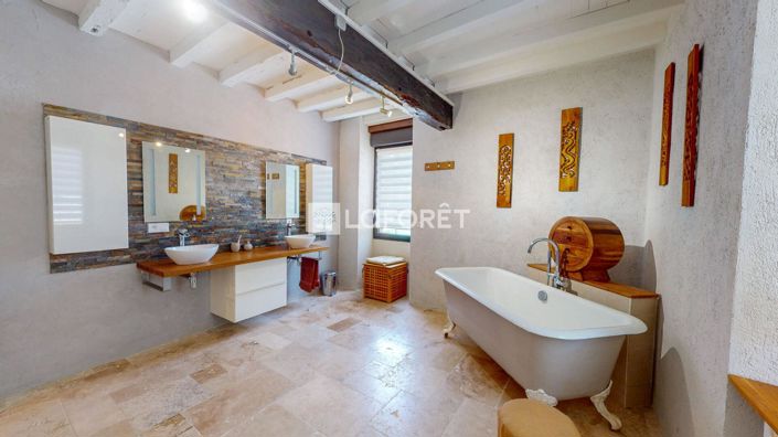 Image No.7-7 Bed Property for sale