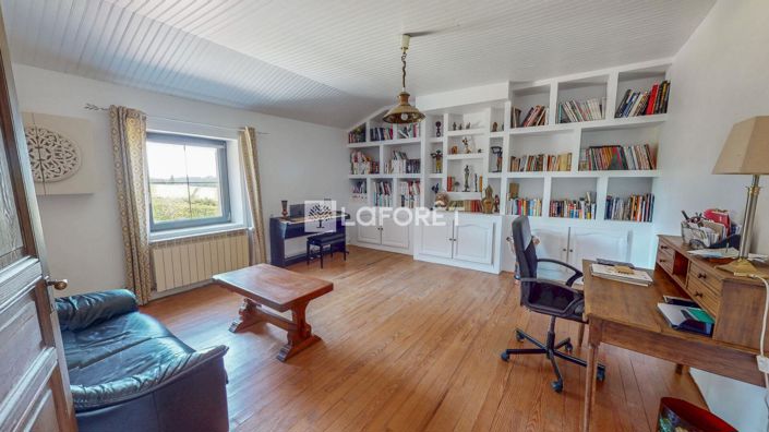 Image No.9-7 Bed Property for sale