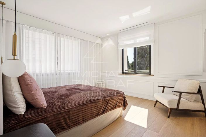 Image No.9-5 Bed House for sale