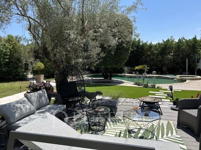 Image No.12-5 Bed House for sale