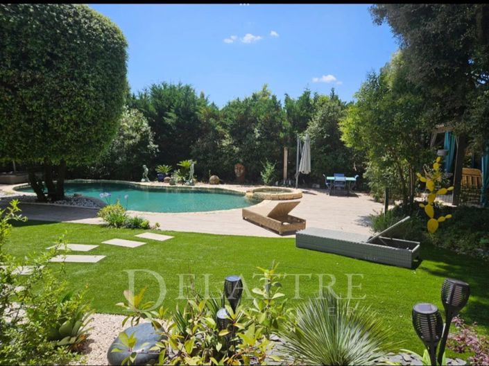 Image No.2-5 Bed House for sale