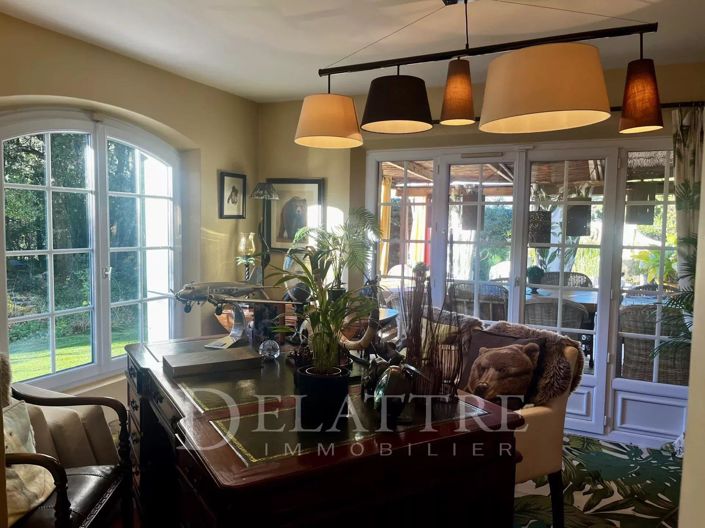 Image No.5-5 Bed House for sale