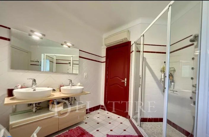 Image No.11-5 Bed House for sale