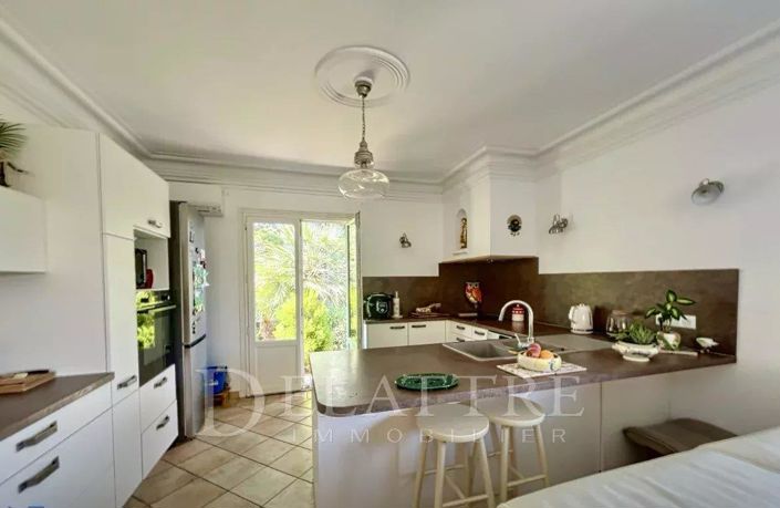 Image No.6-5 Bed House for sale