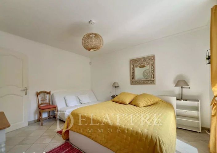 Image No.8-5 Bed House for sale