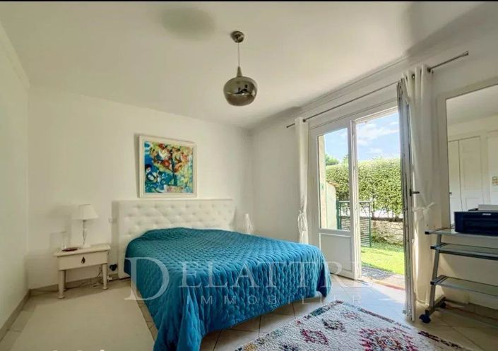 Image No.9-5 Bed House for sale