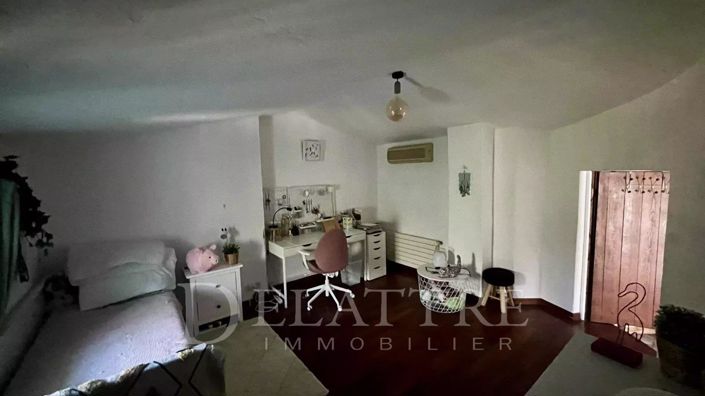 Image No.12-6 Bed House for sale