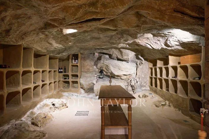 Image No.5-8 Bed House for sale