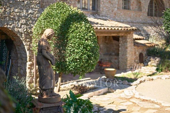 Image No.7-8 Bed House for sale