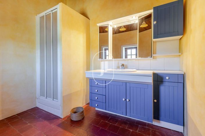 Image No.12-5 Bed House for sale