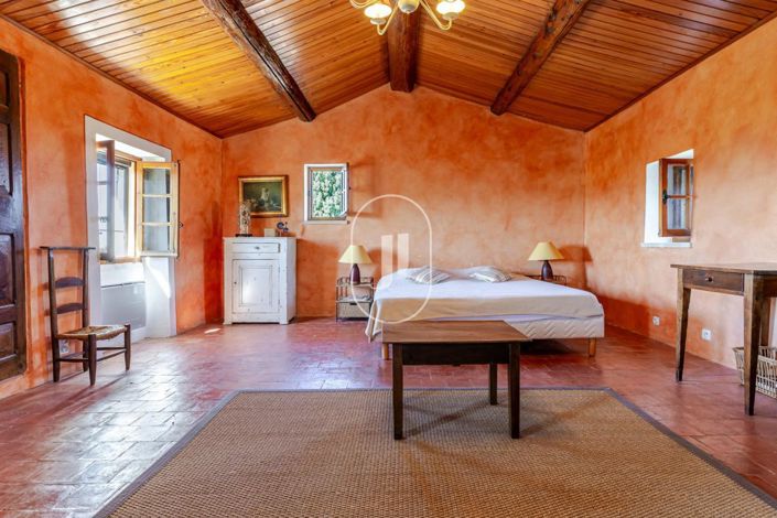 Image No.7-5 Bed House for sale