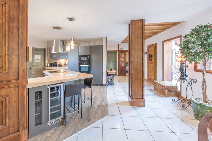 Image No.6-5 Bed House for sale