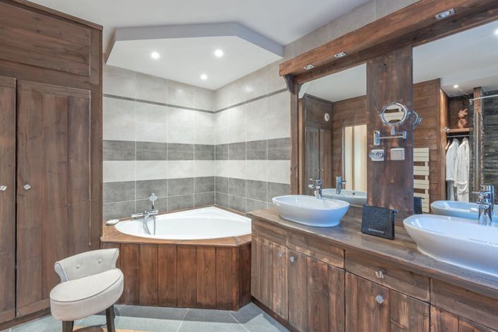 Image No.8-5 Bed House for sale