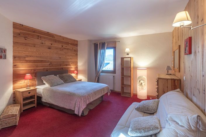 Image No.9-5 Bed House for sale