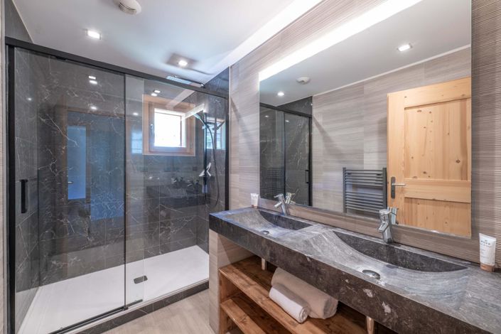 Image No.10-8 Bed Property for sale